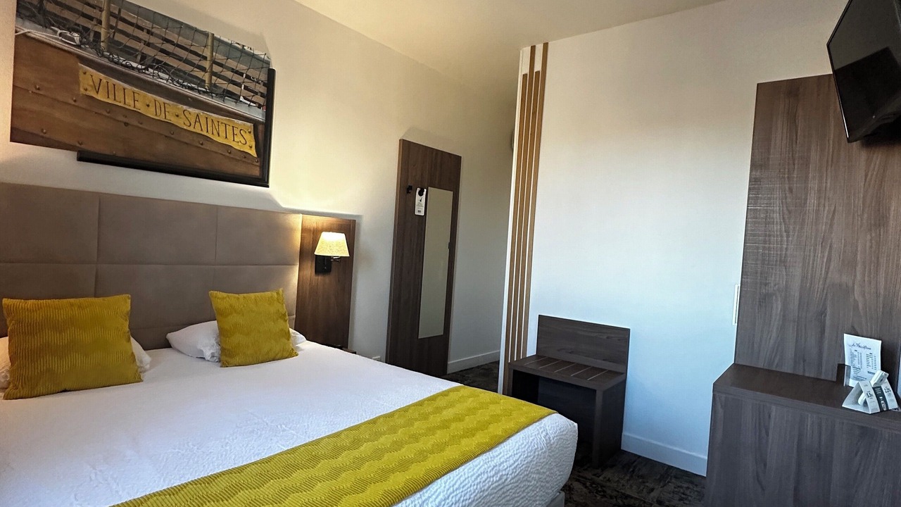 Photo of Bedroom in Chateaubernard