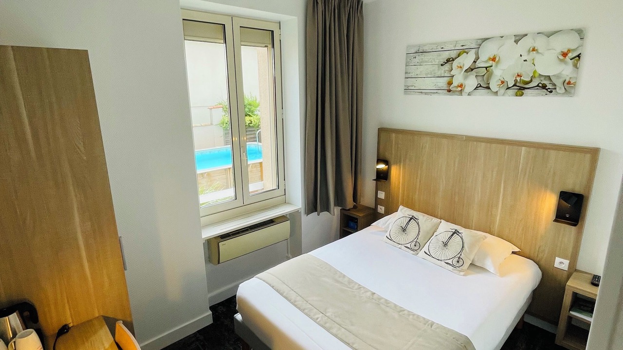 Photo of Bedroom in Chateaubernard