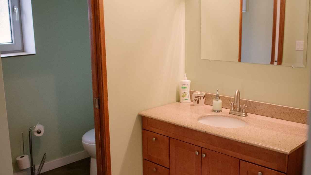 Photo of Bathroom in Okanagan-Similkameen