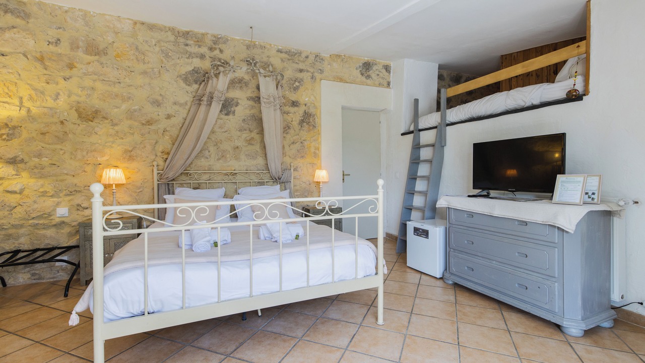 Photo of Bedroom in Lagnes