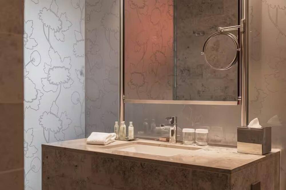 Photo of Bathroom in The Hague Center
