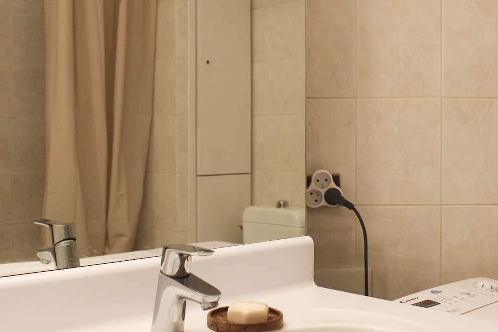Photo of Bathroom in Parc-de-Montsouris
