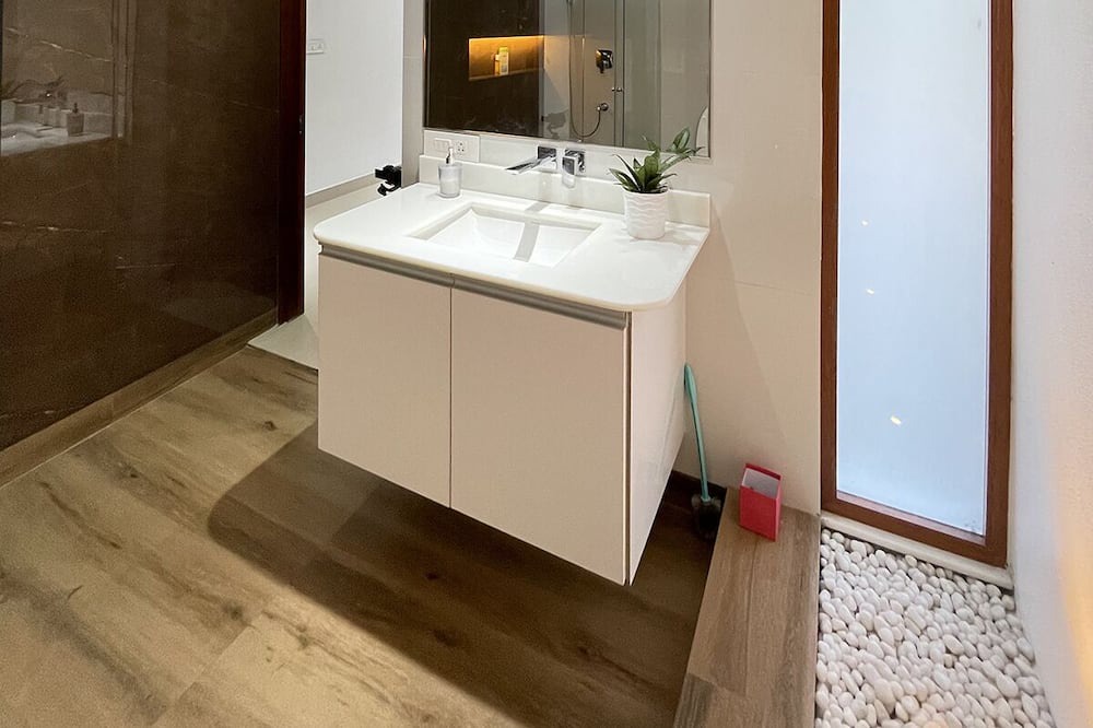 Photo of Bathroom in Chirayinkil