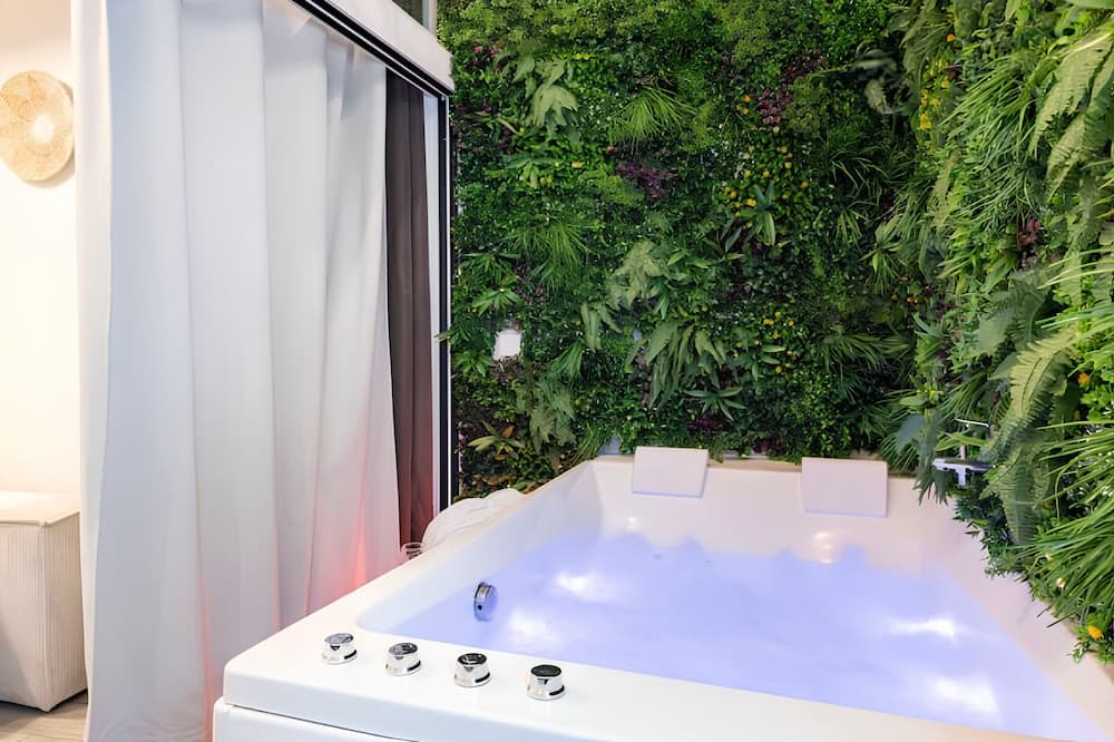 Photo of Bathroom in Chartrons