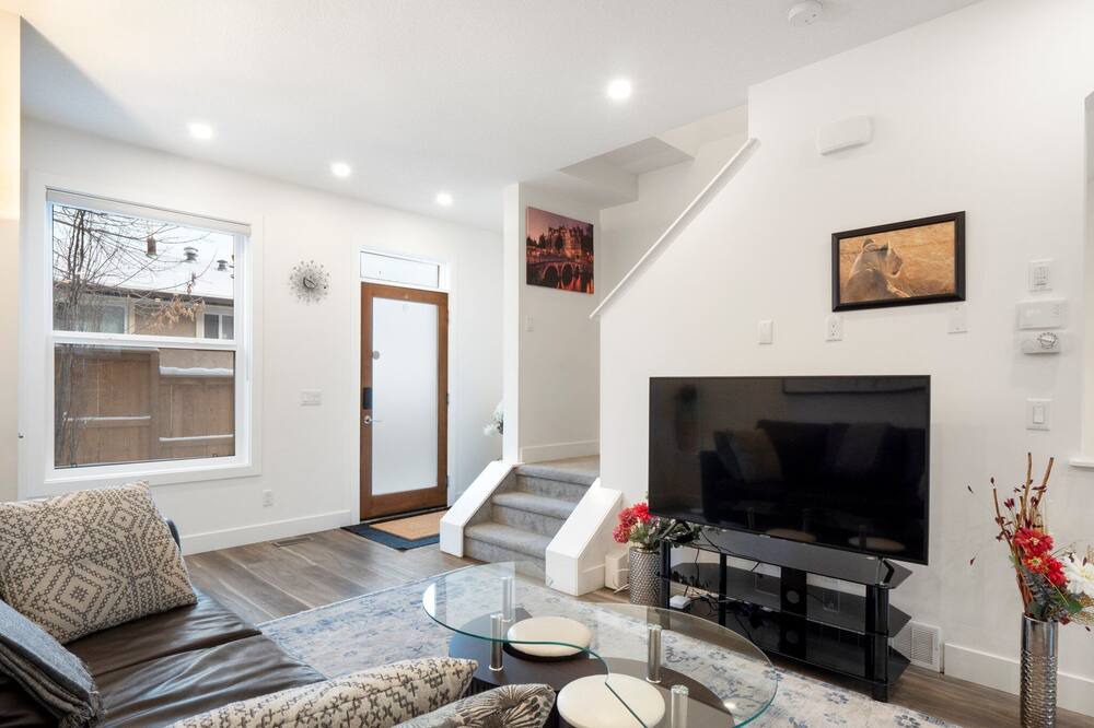 Photo of Livingroom in Bridgeland