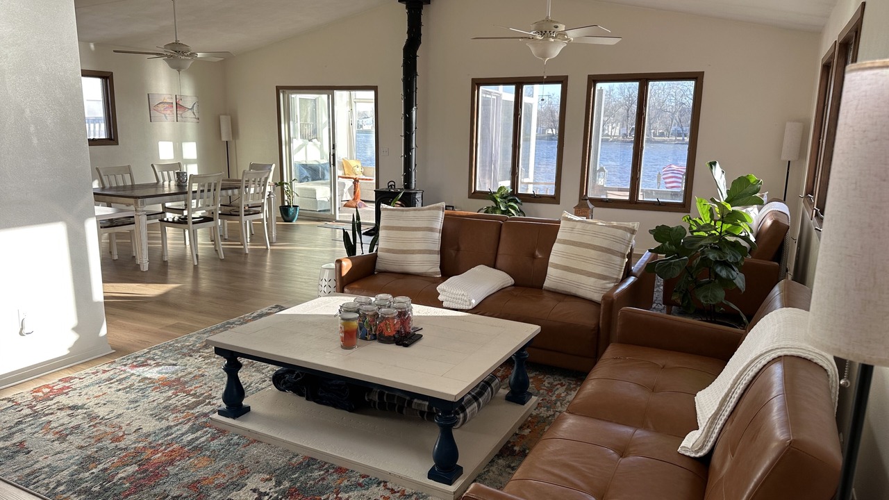 Photo of Livingroom in Quad Cities