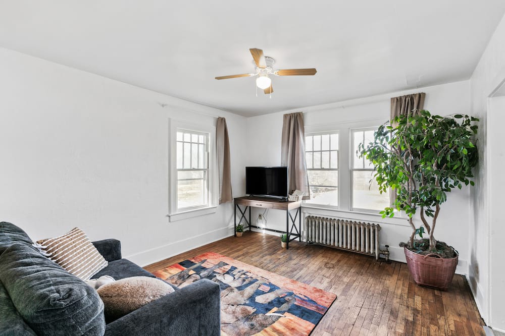 Photo of Livingroom in Flint