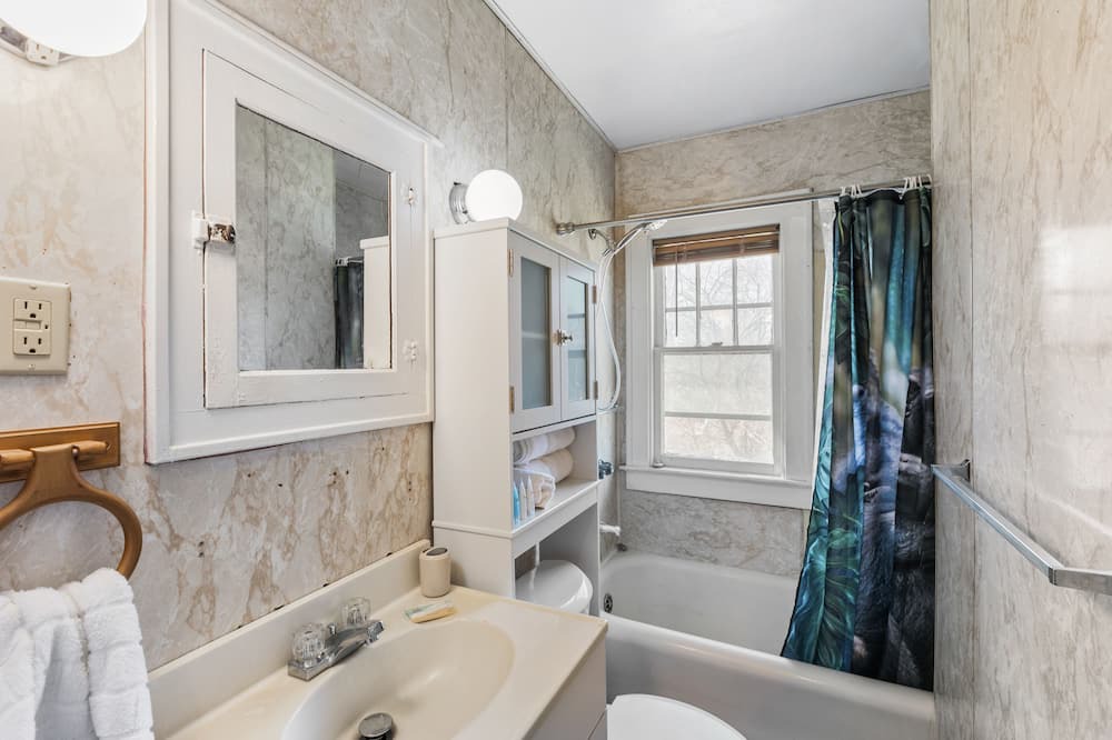 Photo of Bathroom in Flint