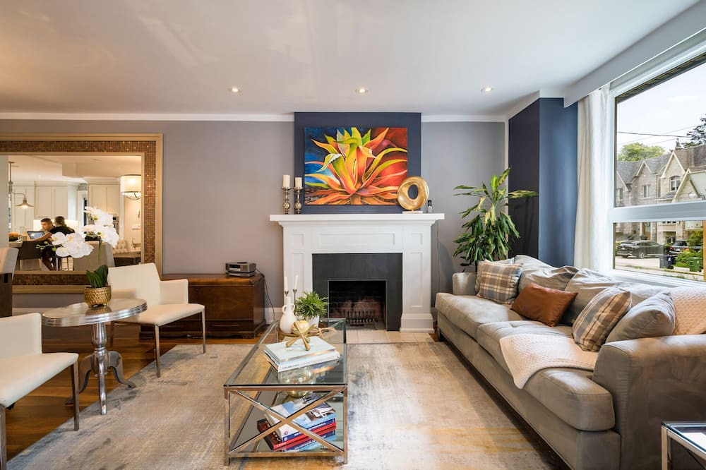 Photo of Livingroom in Yonge and Lawrence