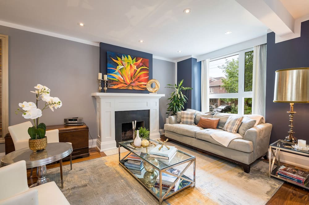 Photo of Livingroom in Yonge and Lawrence