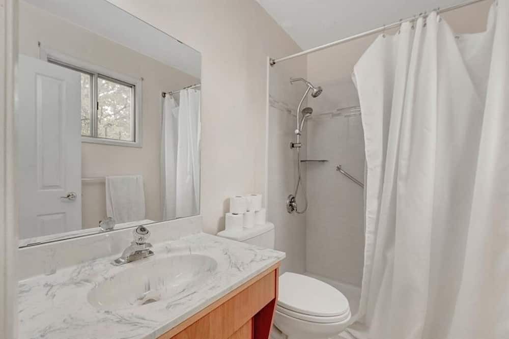 Photo of Bathroom in Brentwood