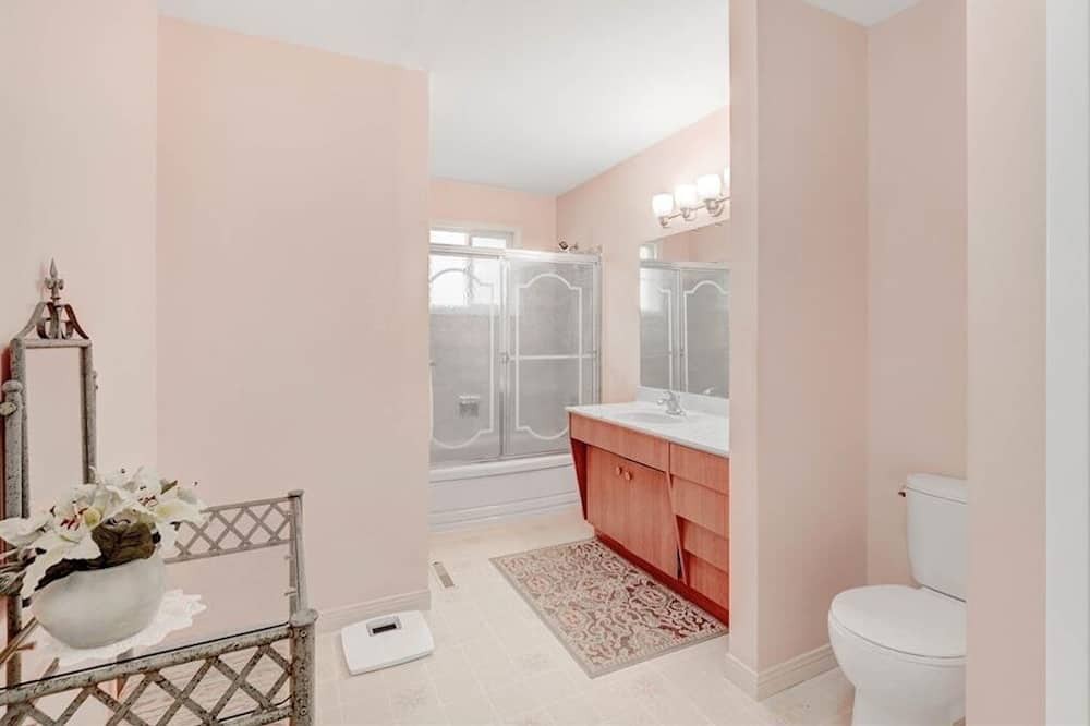 Photo of Bathroom in Brentwood