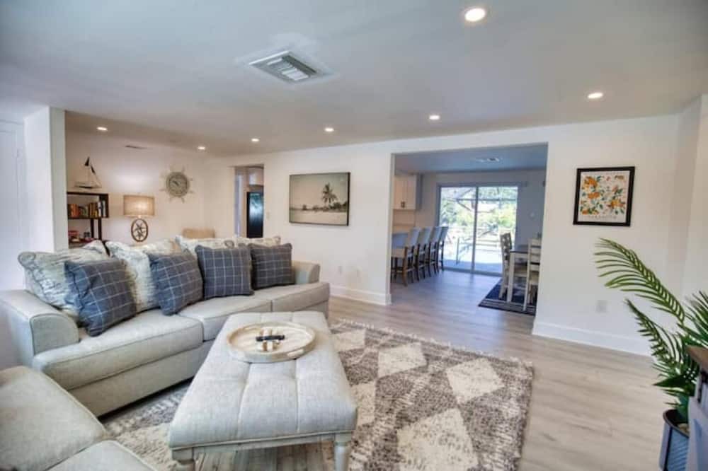 Photo of Livingroom in Park East