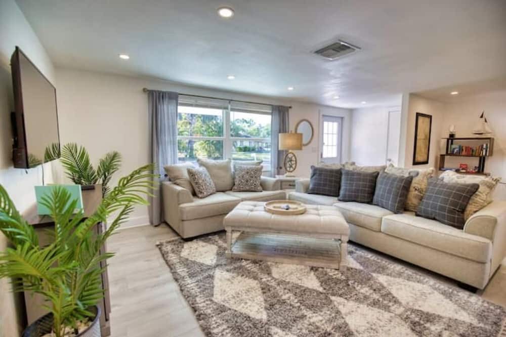 Photo of Livingroom in Park East