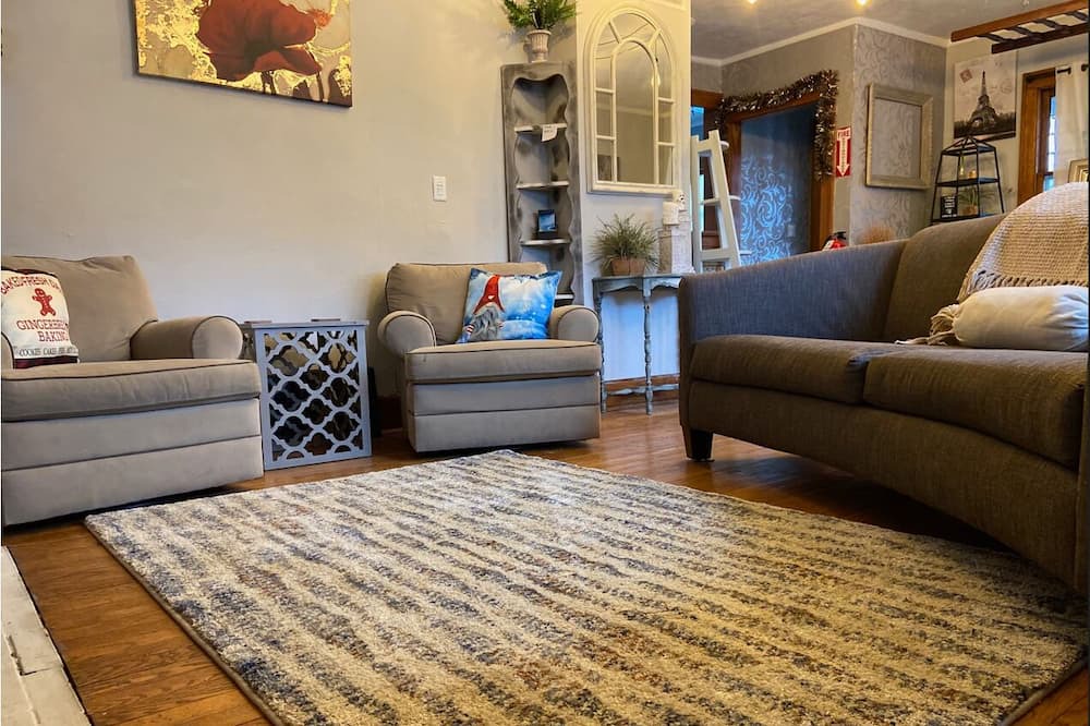 Photo of Livingroom in Stoughton