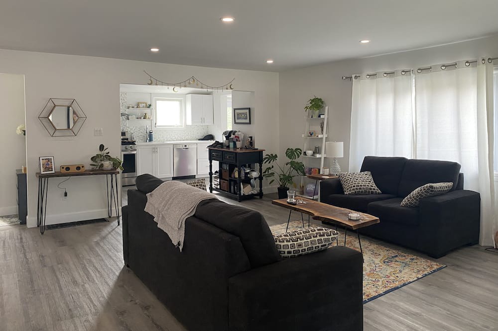 Photo of Livingroom in Port Stanley