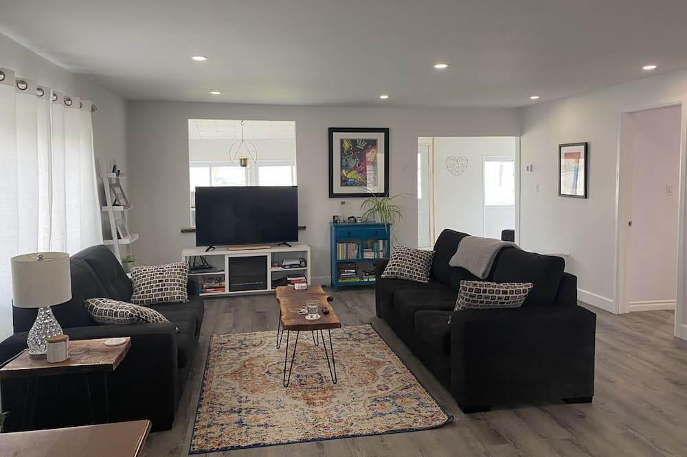 Photo of Livingroom in Port Stanley