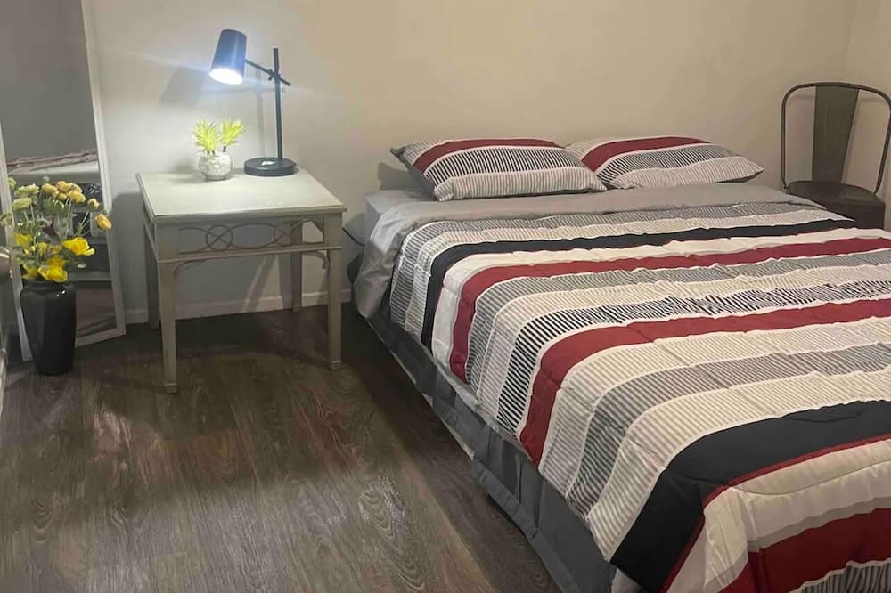 Photo of Bedroom in Flint