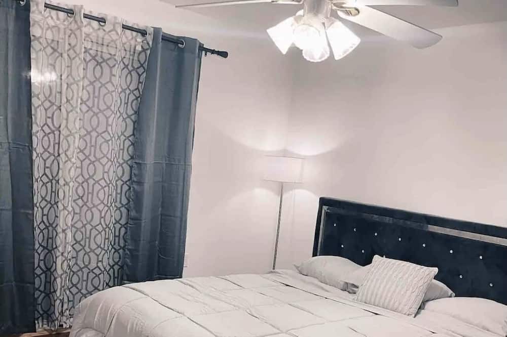 Photo of Bedroom in Flint