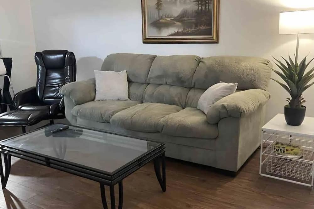 Photo of Livingroom in Flint