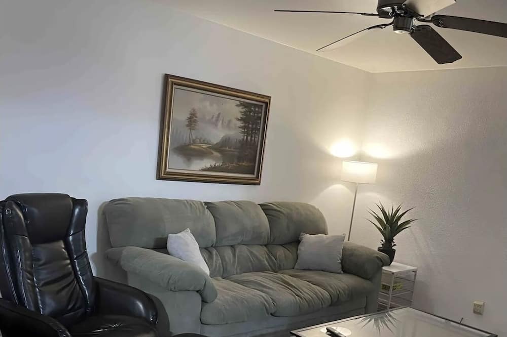 Photo of Livingroom in Flint