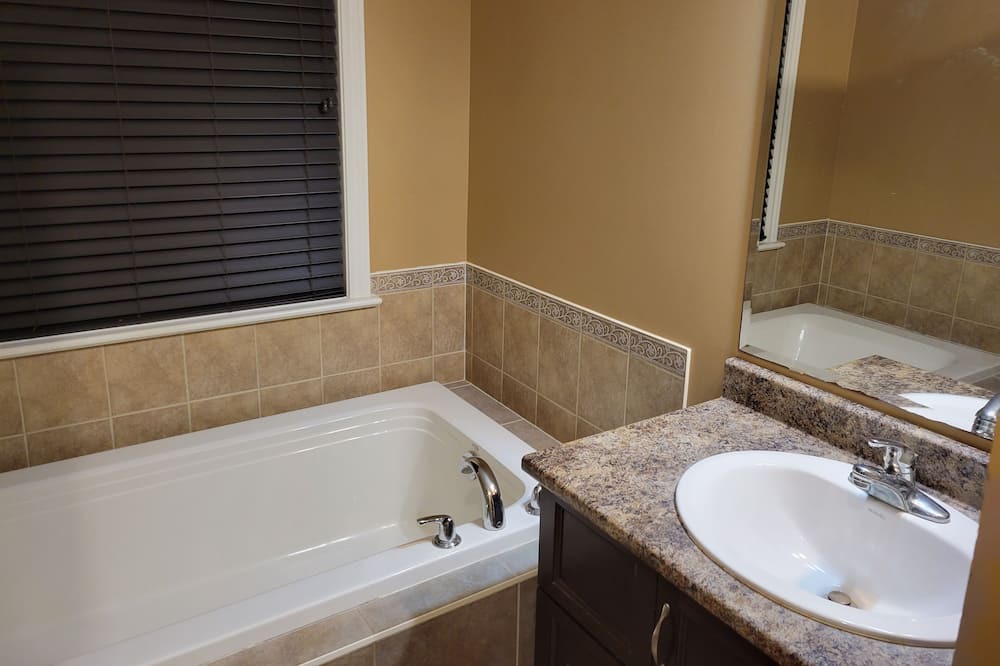 Photo of Bathroom in Leitrim