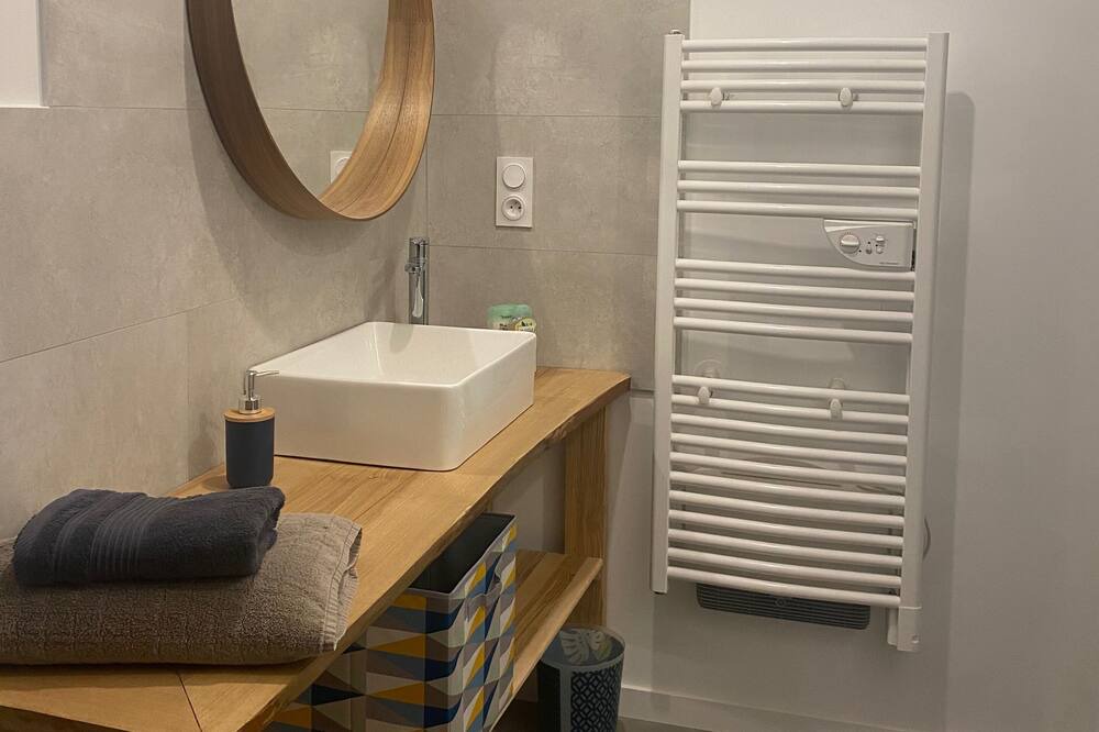 Photo of Bathroom in Le Val-d'Esnoms