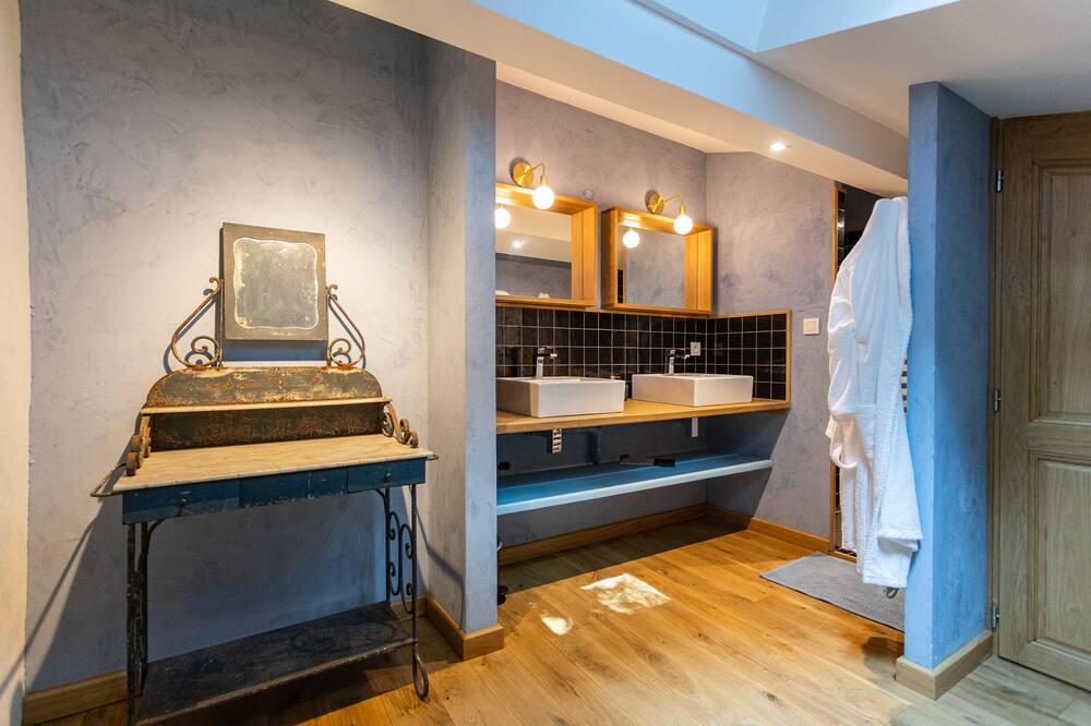 Photo of Bathroom in Revel