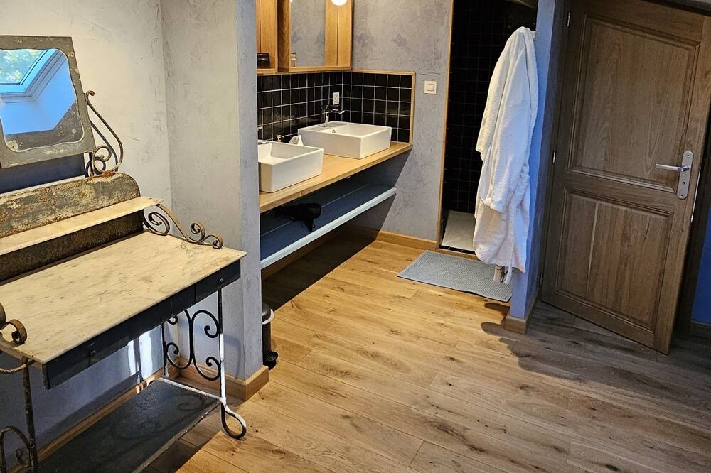 Photo of Bathroom in Revel