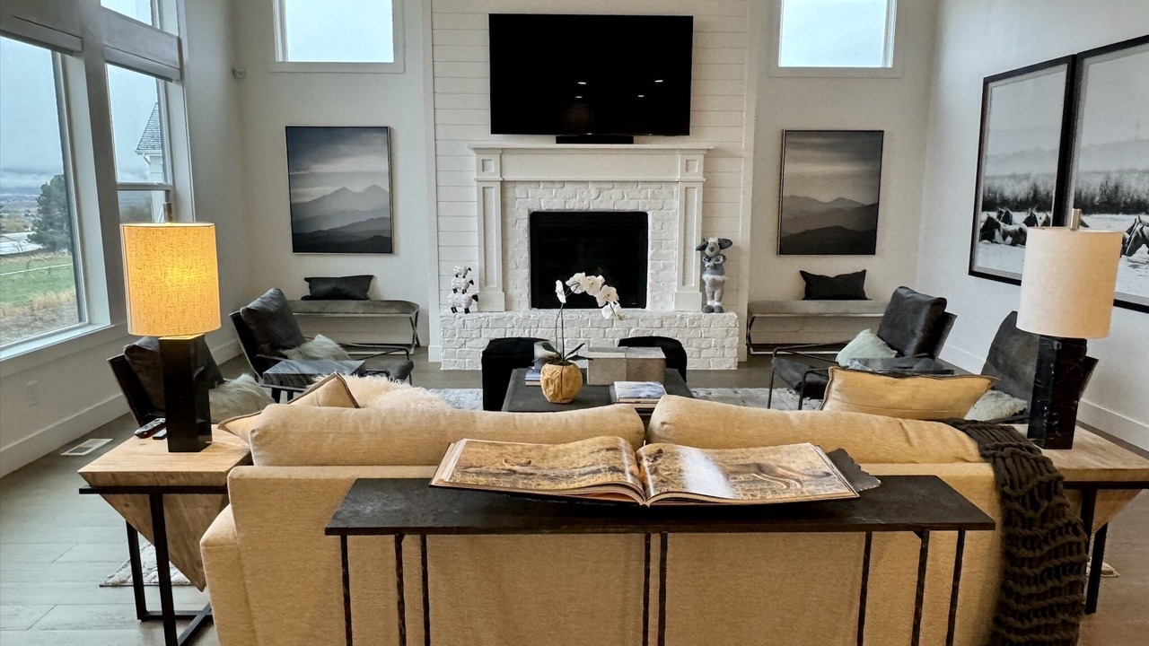 Photo of Livingroom in Midway