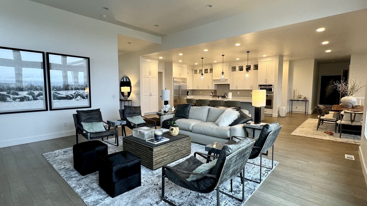 Photo of Livingroom in Midway