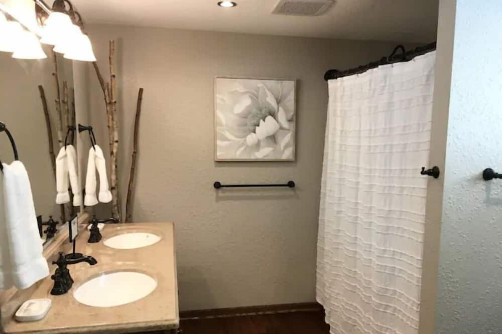 Photo of Bathroom in Park Ridge