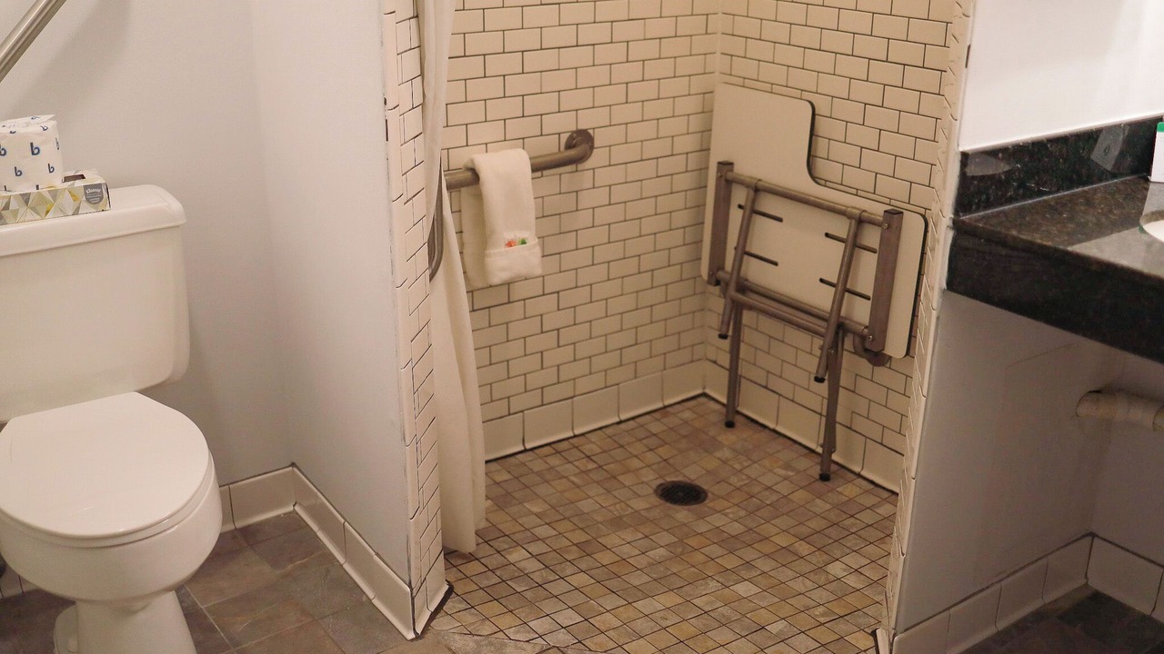 Photo of Bathroom in Manitowoc
