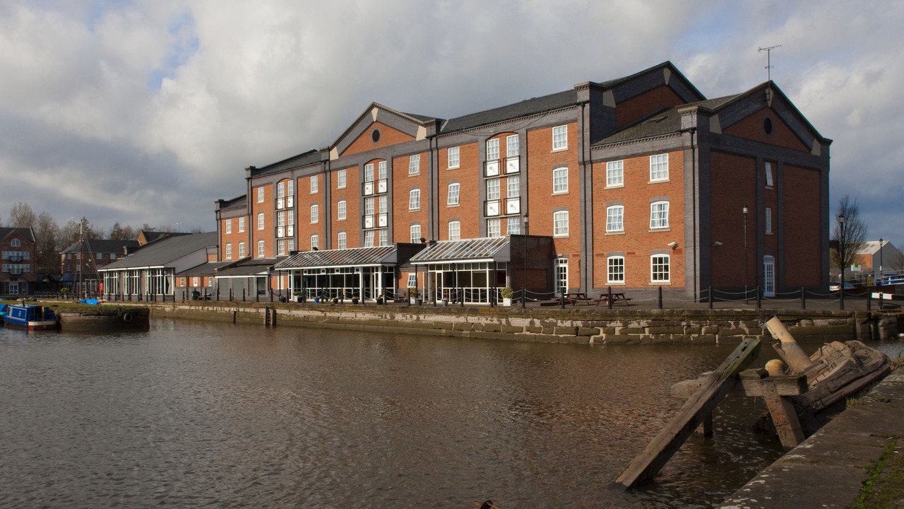 Photo of Buildings in Ellesmere Port