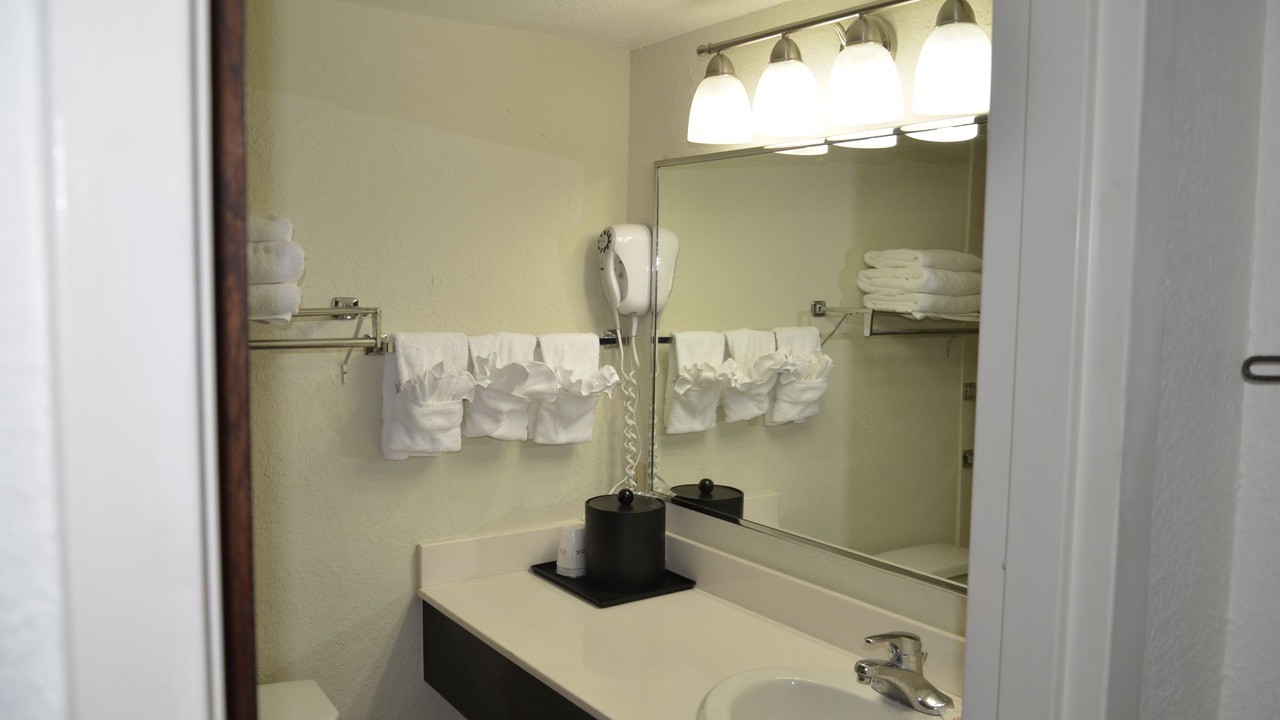 Photo of Bathroom in Luling