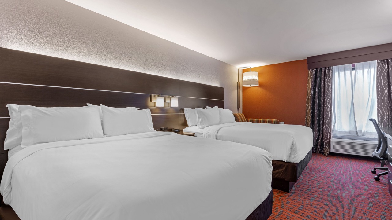 Photo of Bedroom in Metropolis
