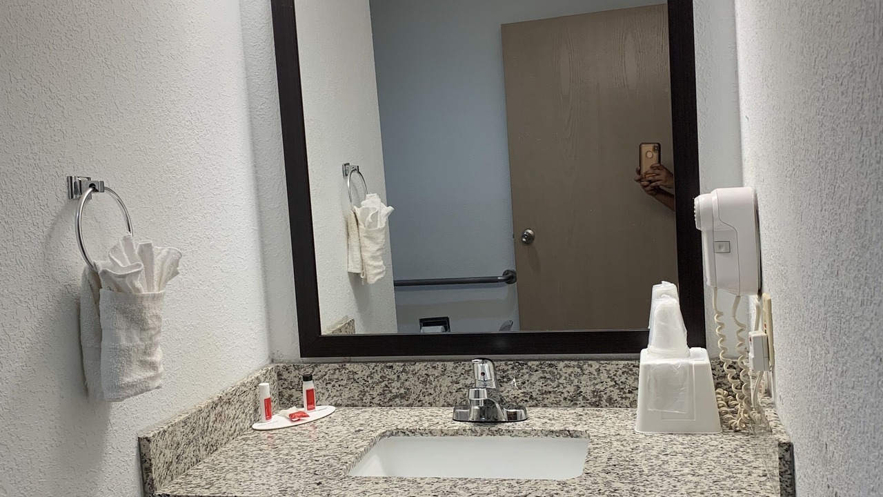 Photo of Bathroom in Metropolis