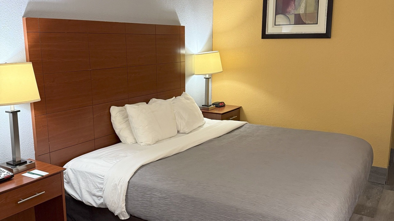 Photo of Bedroom in Manitowoc