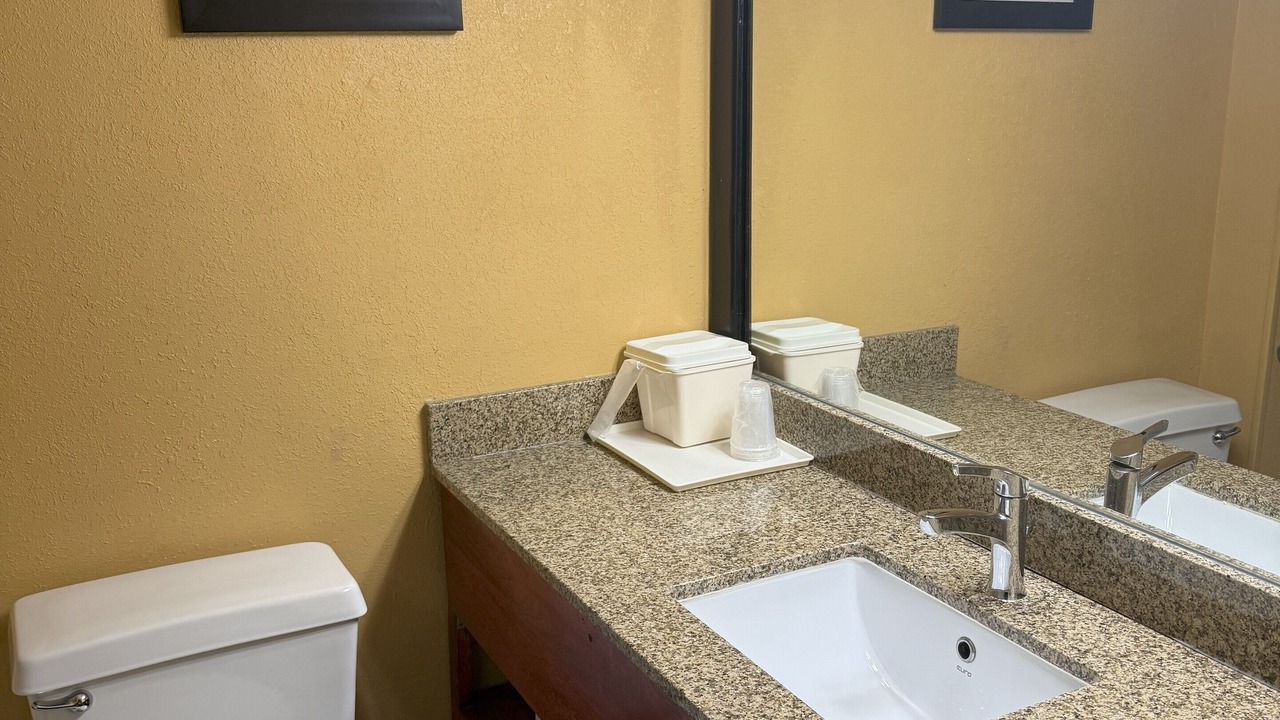 Photo of Bathroom in Manitowoc