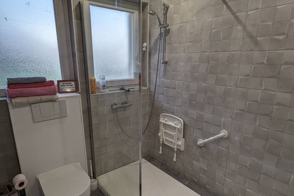 Photo of Bathroom in Saint-Pere-sur-Loire