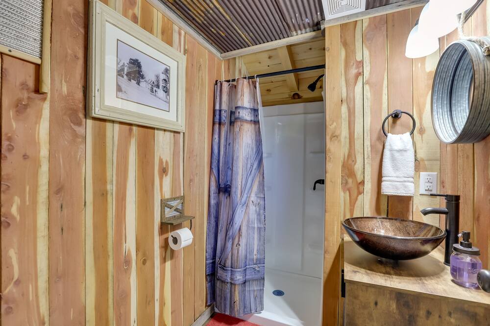 Photo of Bathroom in Caledonia