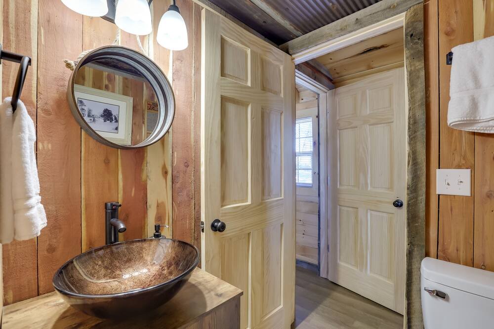 Photo of Bathroom in Caledonia