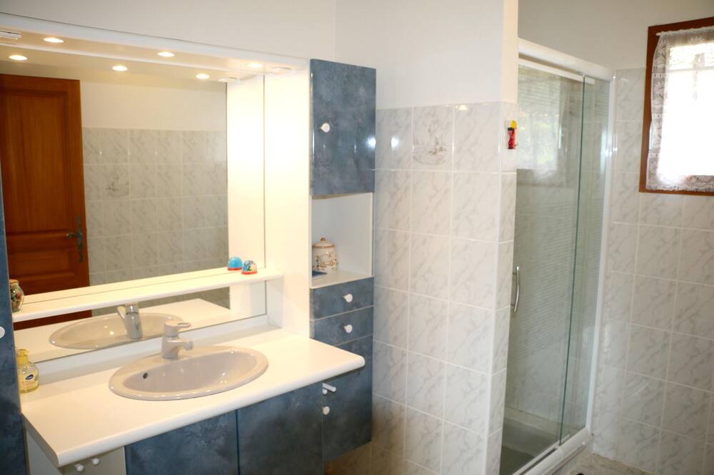 Photo of Bathroom in Planzolles