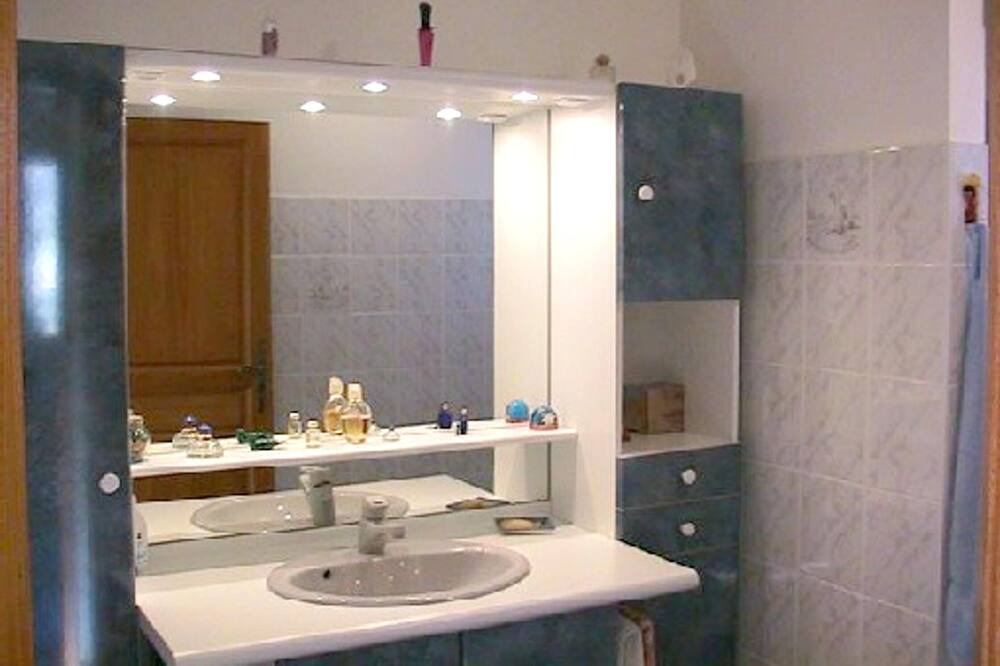 Photo of Bathroom in Planzolles