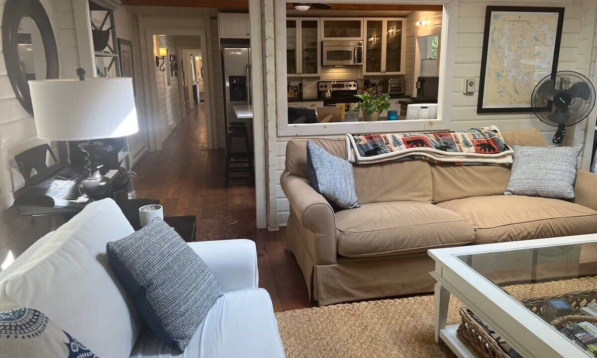 Photo of Livingroom in Muskoka Lakes