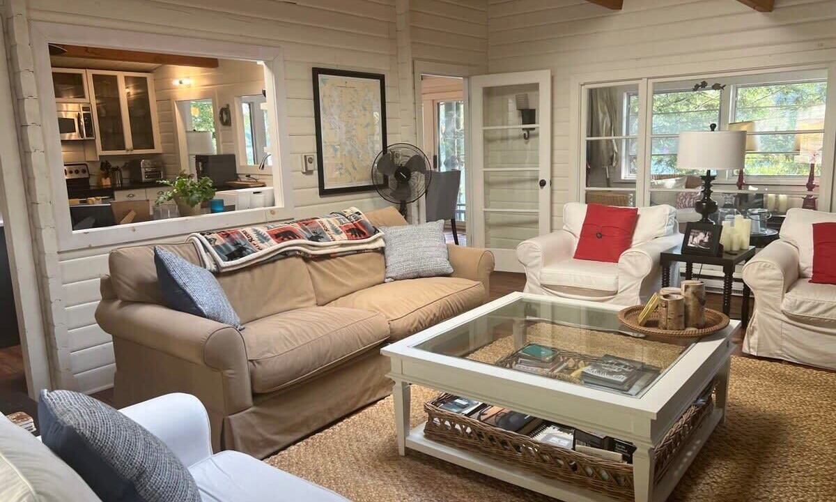 Photo of Livingroom in Muskoka Lakes