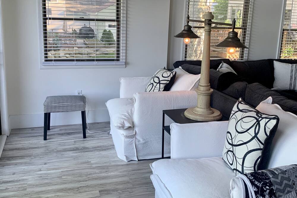 Photo of Livingroom in Fenton
