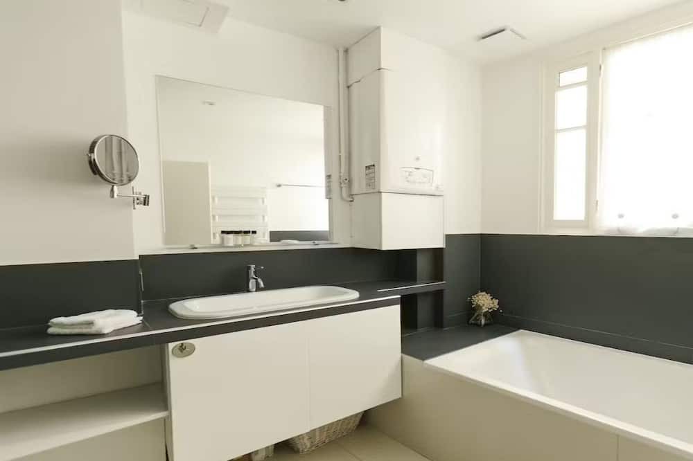 Photo of Bathroom in Quartier du Gros-Caillou
