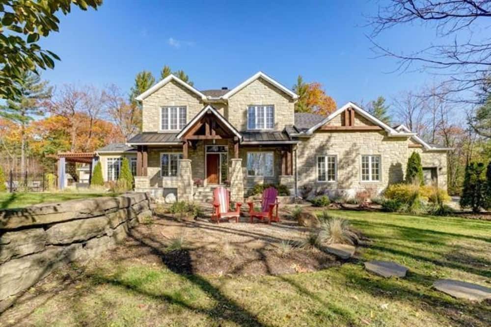 Photo of Outdoor in Aylmer