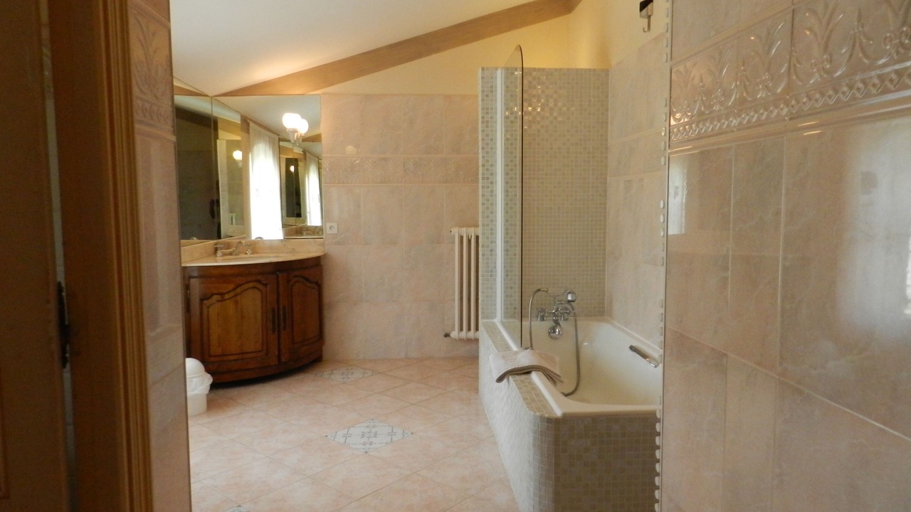 Photo of Bathroom in Arles